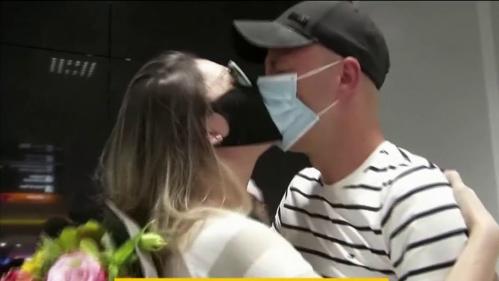 Séparé par le coronavirus pendant 202 jours, un couple se retrouve