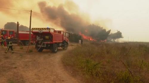 Incendies dans les Bouches-du-Rhône : le feu est toujours hors de contrôle à Istres