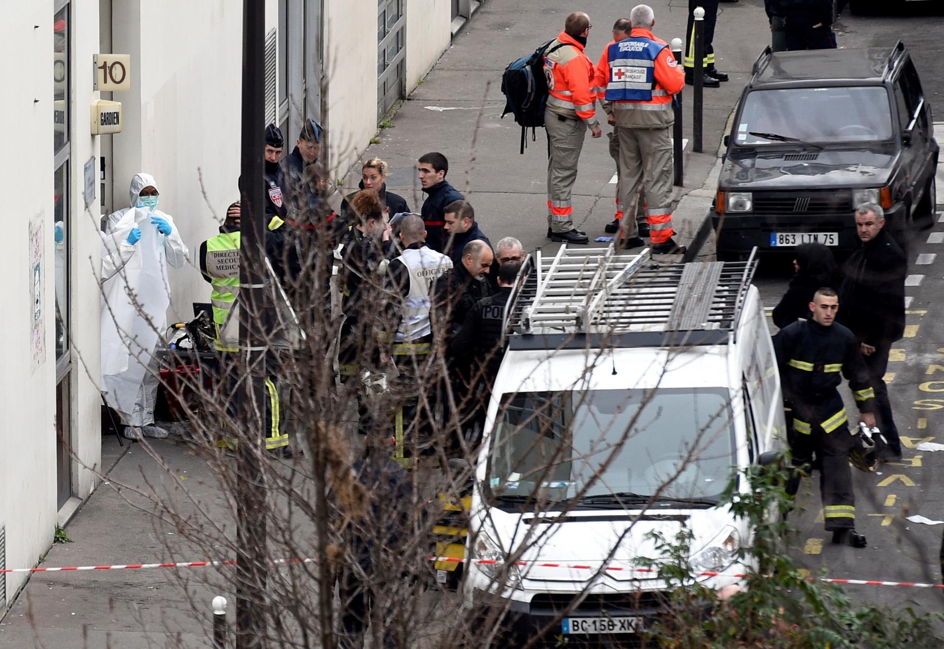 Intervention des secours après l\'attentat de Chalie Hebdo&nbsp;au 10 rue Nicolas-Appert, à Paris (11e arrondissement), le 7 janvier 2015.&nbsp;