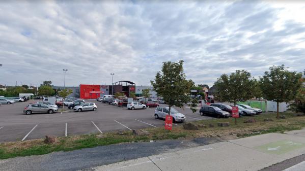 Yvelines : un distributeur de billets attaqué à l'explosif dans un supermarché