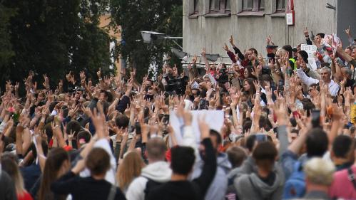 Biélorussie : les autorités retirent leur accréditation à plusieurs journalistes de médias étrangers à la veille d'une manifestation de l'opposition