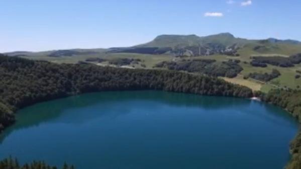 Découverte : le lac Pavin, un écrin à l'état brut, entouré de légendes