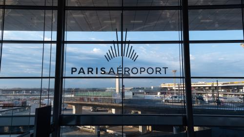 La direction d'Aéroports de Paris envisage de supprimer jusqu'à 700 postes