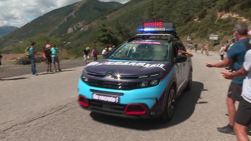 L'opération séduction de la gendarmerie nationale sur le Tour de France