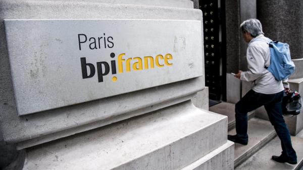 Le brief éco. Relocalisations industrielles : Bpifrance ouvre son portail