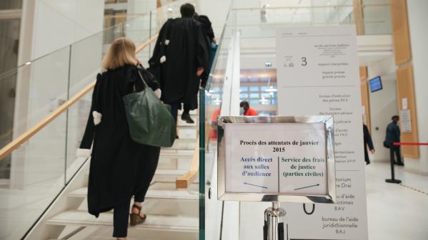 Attentats de janvier 2015 : une atmosphère éprouvante pour le premier jour de procès