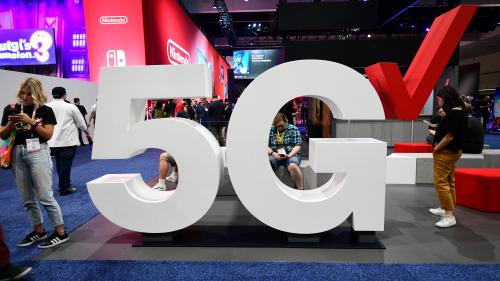 Le billet sciences. A l'heure de la 5G, quels sont les effets des ondes sur la santé ?