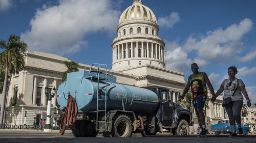 Visa pour l'image : les photos de Sanne Derks racontent la quête de l'eau au quotidien des Cubains