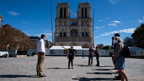 Les visites guidées autour de Notre-Dame de Paris reprennent, avec des explications sur le chantier