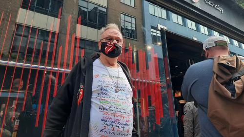 Les fans londoniens au rendez-vous pour l'ouverture du magasin des Rolling Stones