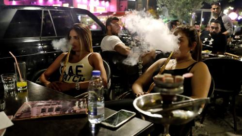 Saint-Denis : l'interdiction de fumer la chicha dans l'espace public fait polémique