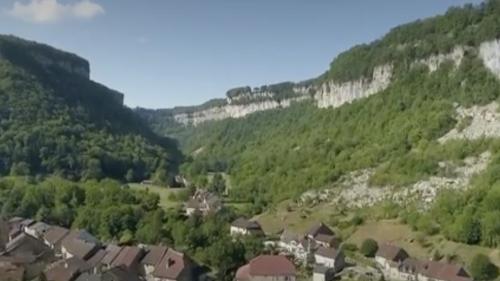 Destination France : les reculées du Jura, un paysage vertigineux