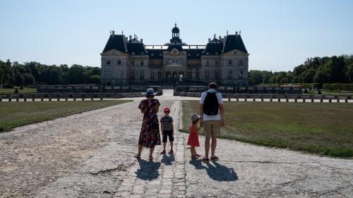 Tourisme: les recettes liées aux visiteurs étrangers ont chuté de près de 50% entre janvier et fin juillet en France