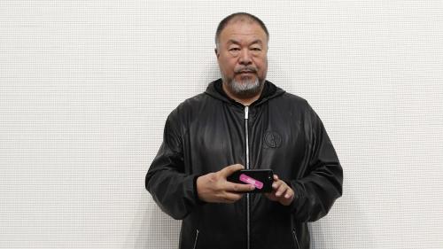 L'artiste chinois Ai Weiwei est sur tous les fronts avec un film sur le confinement à Wuhan et un livre sur les migrants