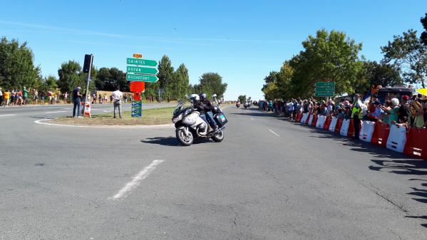 Profession reporter. Au milieu des vélos du Tour de France, les moto-reporters