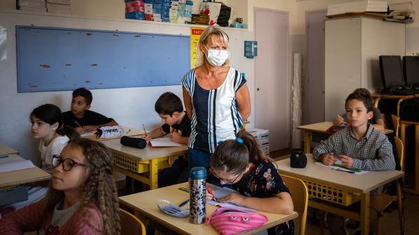 Covid-19 : le protocole sera allégé à l'école à partir de mardi