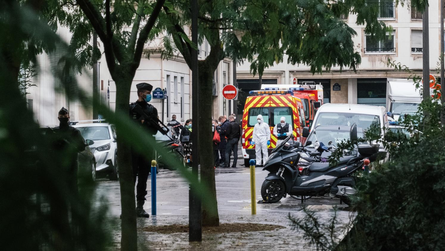 Attaque Au Couteau à Paris La Mystérieuse Identité De Lassaillant Se