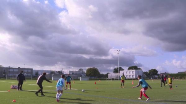 Ille-et-Vilaine : un terrain de foot écoresponsable fait avec des noyaux d'olives