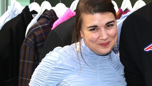 Ester Manas, créatrice de mode, prône la taille unique et fait bouger la Fashion Week de Paris