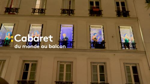 Privée de cabaret, la troupe Mixity se produit depuis les fenêtres d'un immeuble de Paris