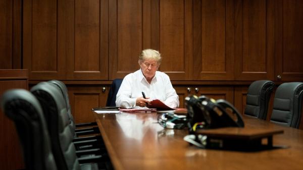 Covid-19 : Donald Trump pourrait sortir de l'hôpital dès lundi, selon ses médecins