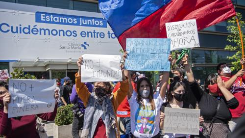 Au Chili, des violences policières attisent la tension à l'approche de l'anniversaire du mouvement contre les inégalités sociales