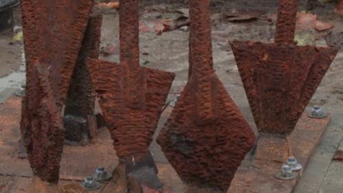 Avec ses flèches monumentales plantées à Montauban, une sculptrice répond à une célèbre oeuvre d'Antoine Bourdelle