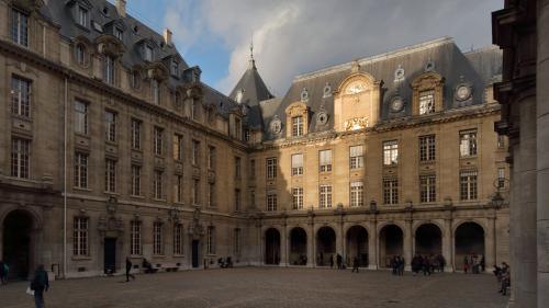 Enseignant assassiné : l'hommage à Samuel Paty aura lieu dans la cour de la Sorbonne