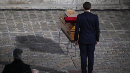 VIDEO. Hommage à Samuel Paty : Emmanuel Macron a salué un 