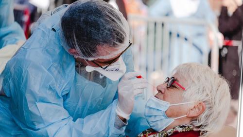 Covid-19 : 163 décès et près de 27 000 cas de contamination en 24 heures