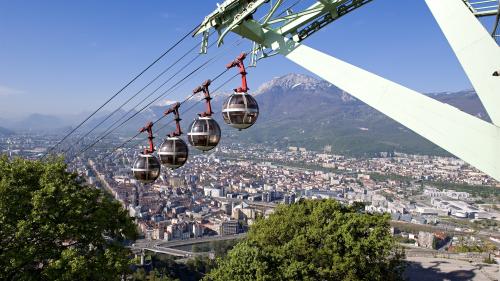 Coronavirus : les centres de dépistage pris d'assaut à Grenoble