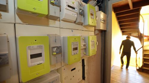 Compteur Linky : un habitant de l'Hérault, qui refuse son installation, est privé d'électricité depuis un an