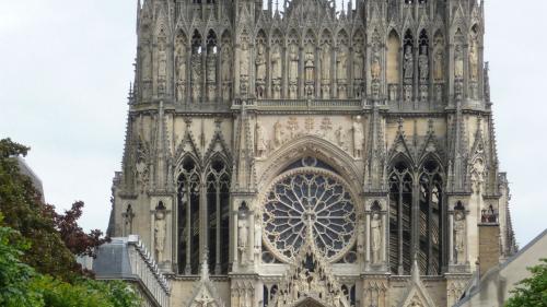 Reims : trois jeunes escaladent la cathédrale pour faire des photos 