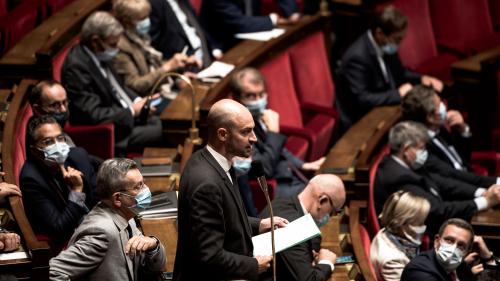 Des députés de la majorité proposent de rétablir le vote par correspondance en France, le gouvernement réticent