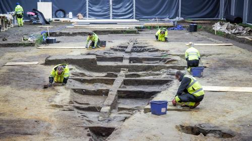 Norvège : minutieuse course contre la montre pour percer les secrets d'un très rare bateau-tombe viking