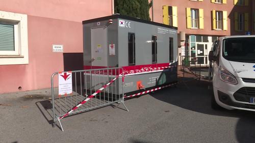 Dans le Var, une cabine éliminant les virus installée devant un Ehpad