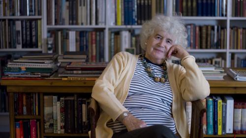 Elle avait annoncé la conquête de l'Everest : la journaliste et écrivaine Jan Morris est morte à 94 ans