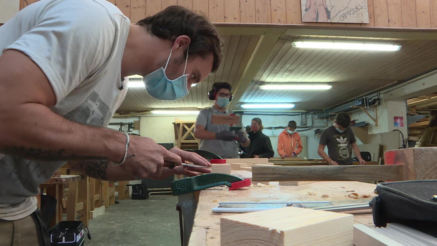 Clément Lagain, former Colomiers rugby player converted into a carpenter due to the Covid