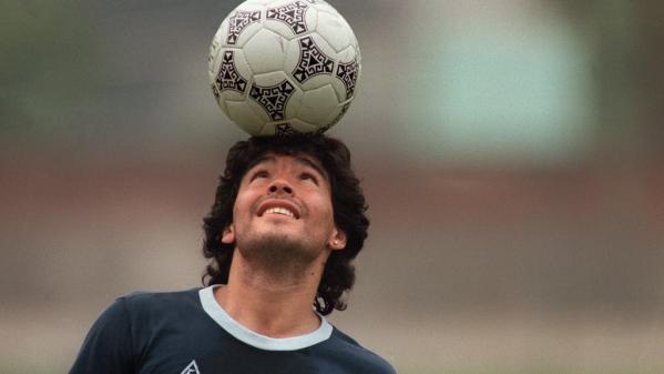 Mort de Maradona : l'Argentine et Naples pleurent leur idole