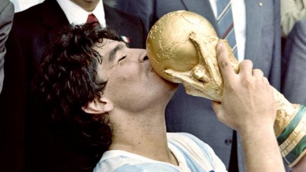 DIAPORAMA. Mort de Diego Maradona : Coupe du monde, larmes, No Drug... la carrière du joueur en 10 photos