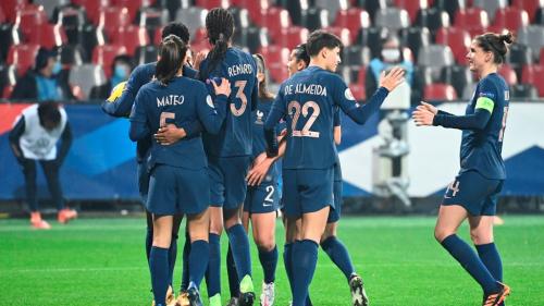 Foot : l'équipe de France féminine de football qualifiée pour l'Euro 2022 après son succès contre l'Autriche (3-0)