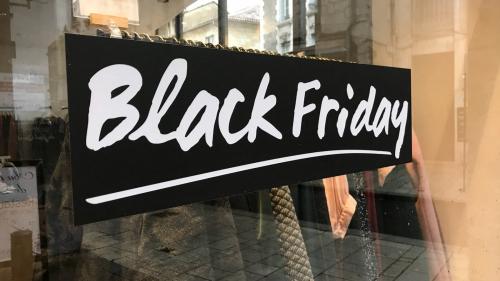 franceinfo junior. C'est quoi le Black Friday ?