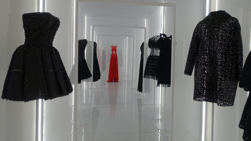 De Azzedine Alaïa aux coiffures de l'époque Edo, cinq expositions mode organisent leur réouverture pour le 15 décembre