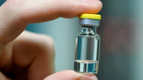 Vaccins contre le Covid-19 : comment les possibles effets secondaires sont-ils évalués ?