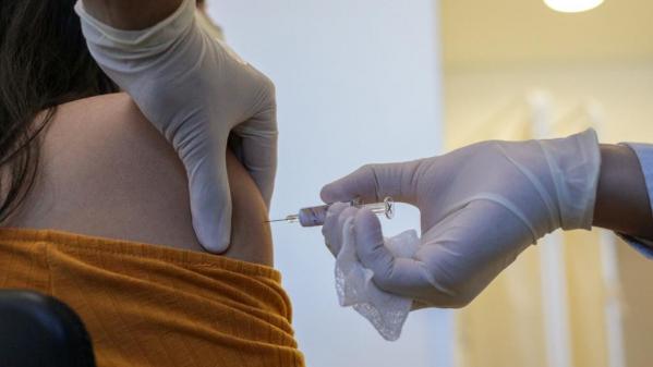 Covid-19 : les tests de vaccins vont commencer dans quelques jours sur les volontaires français