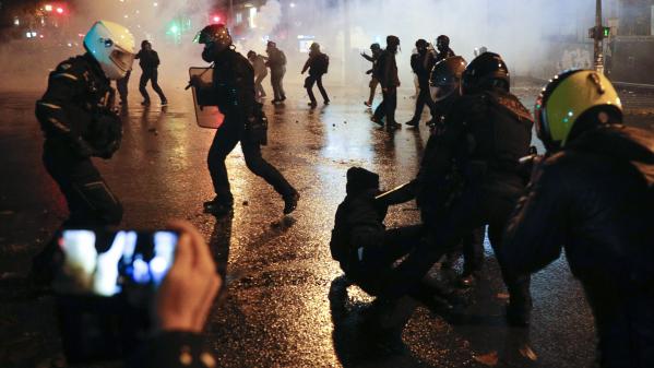 Sécurité globale : de violents affrontements à Paris au cours de la journée de mobilisation