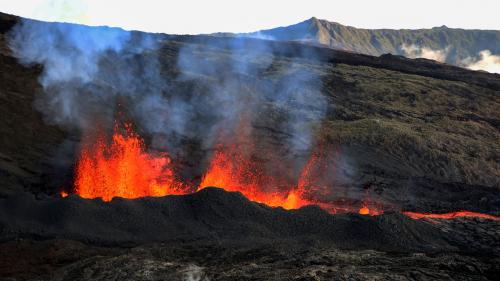 La Réunion : le Piton de la Fournaise est entré en éruption