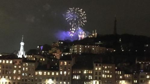 VIDEOS. Lyon : un feu d'artifice sauvage tiré au soir de la Fête des Lumières, malgré son annulation