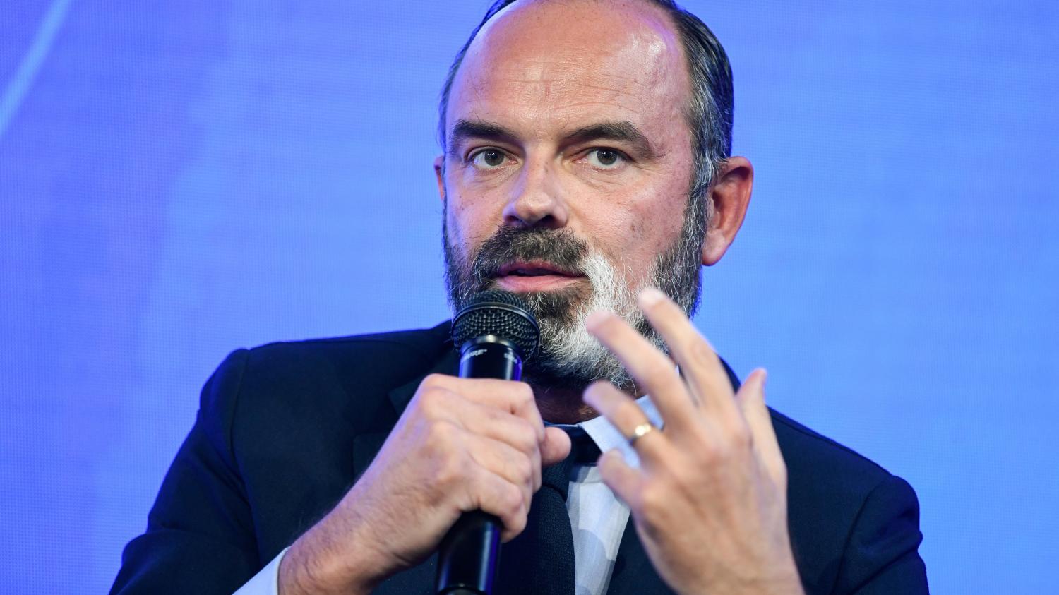 Edouard Philippe takes care of his right