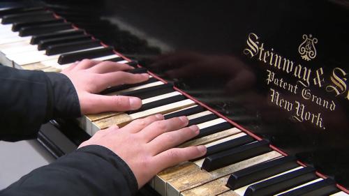 À Lille, un lycée lance une cagnotte en ligne pour restaurer son piano Steinway de 1903